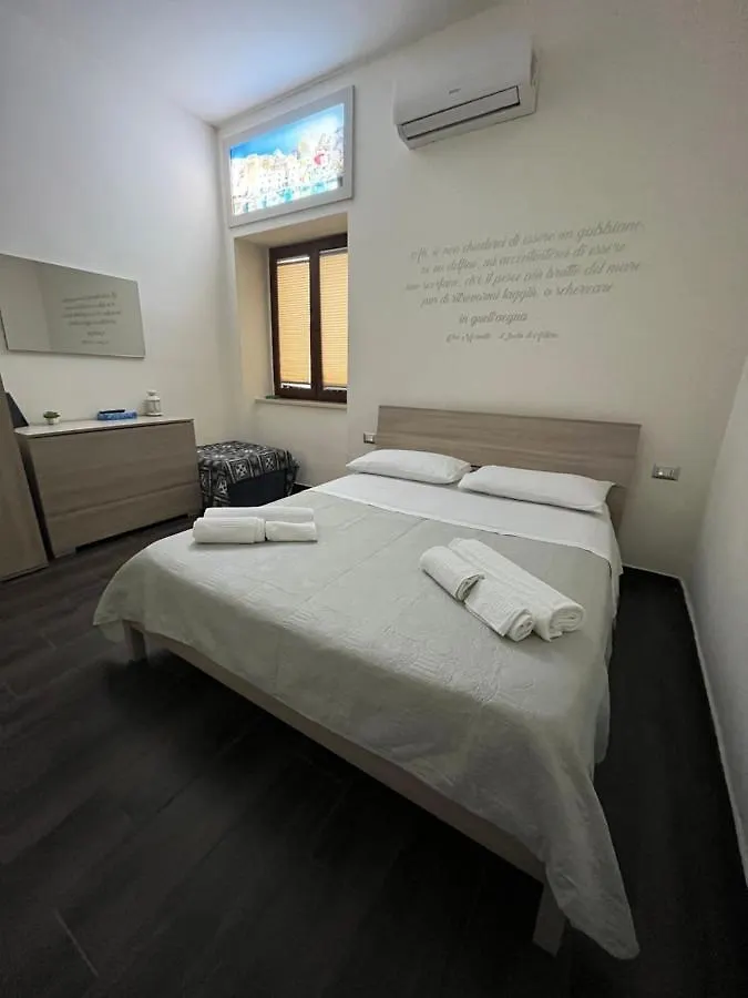 Bed & Breakfast Beb Pisadog Bed and Breakfast Napoli Italia